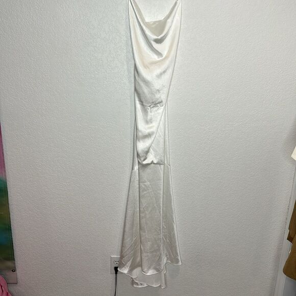 NWT ELLIATT Aisle Dress Satin White Maxi XS - Picture 2 of 16